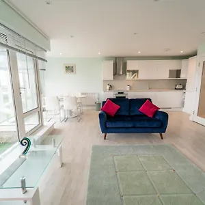 https://luxurious-seaside-apartment.galwayhotelsireland.net